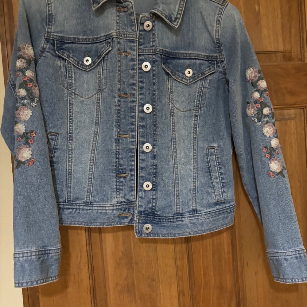 Style & Co Light Denim Jacket with Embroidered Sleeves Size XS NWT